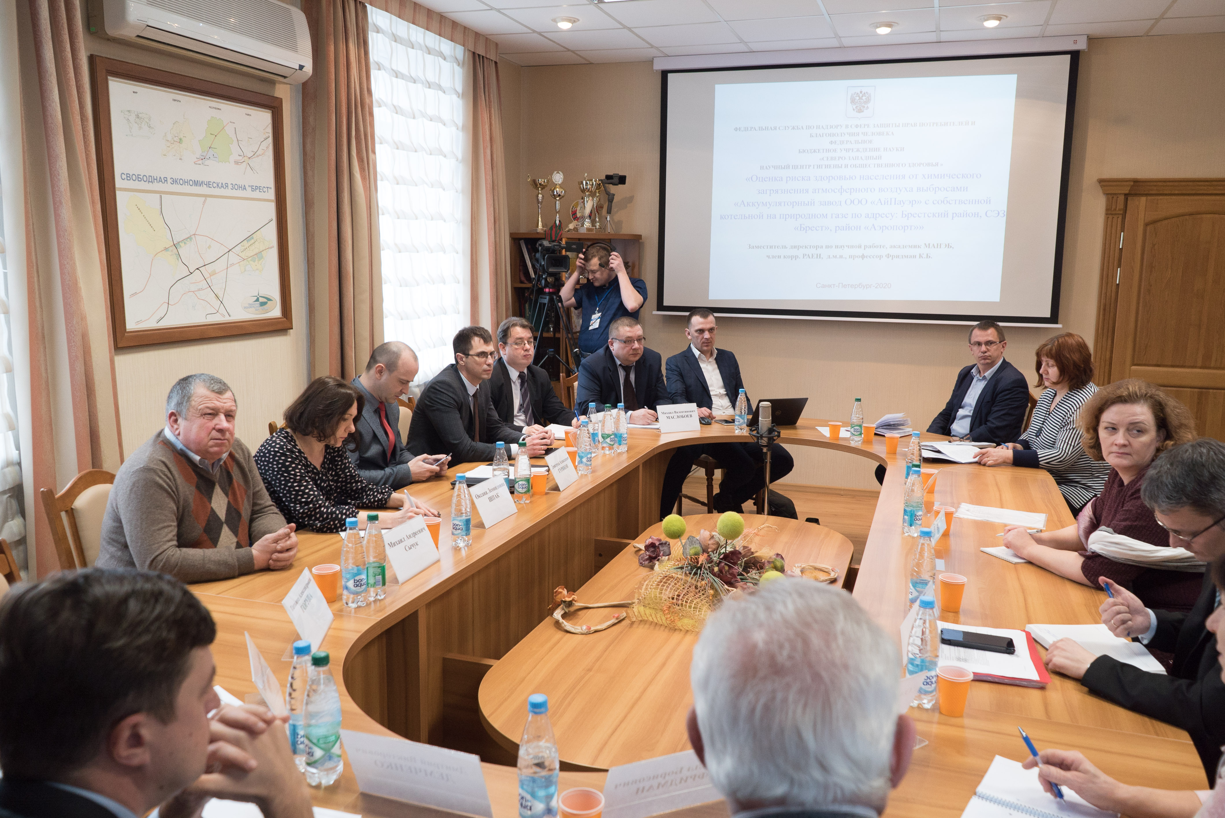 v-breste-sostoyalsya-kruglyij-stol-organizovannyij-po-inicziative-oo-e